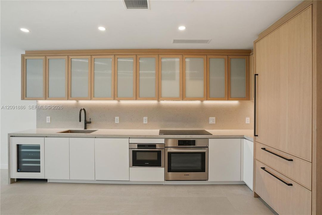 For Rent: $7,990 (1 beds, 2 baths, 864 Square Feet)