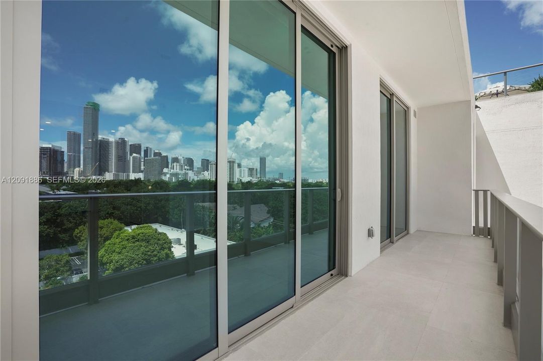 For Rent: $7,990 (1 beds, 2 baths, 864 Square Feet)