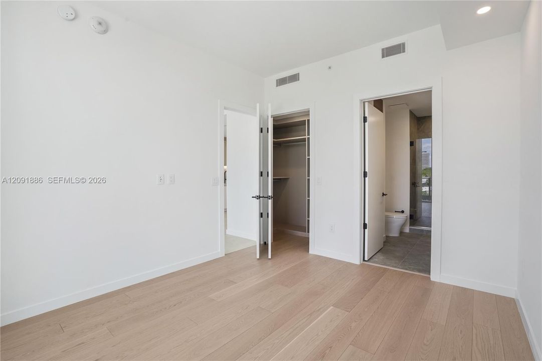 For Rent: $7,990 (1 beds, 2 baths, 864 Square Feet)