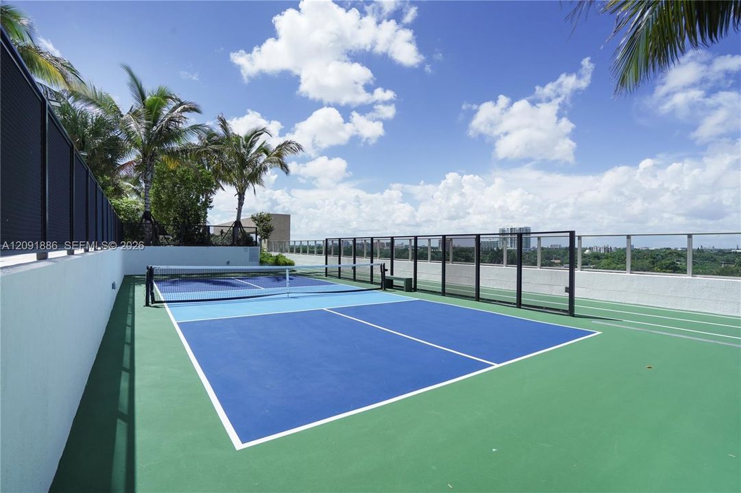 For Rent: $7,990 (1 beds, 2 baths, 864 Square Feet)