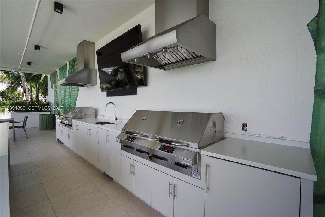 For Rent: $7,990 (1 beds, 2 baths, 864 Square Feet)