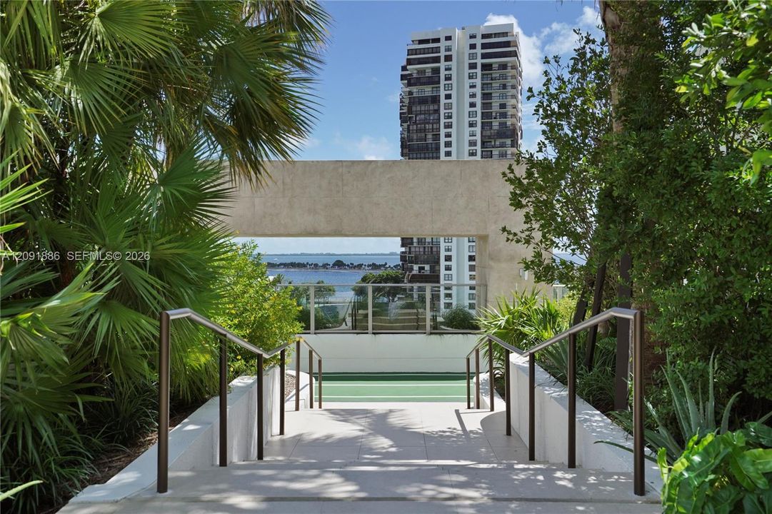 For Rent: $7,990 (1 beds, 2 baths, 864 Square Feet)