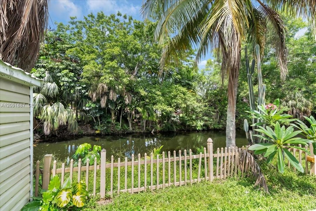 На продажу: $399,000 (4 спален, 2 ванн, 1620 Квадратных фут)