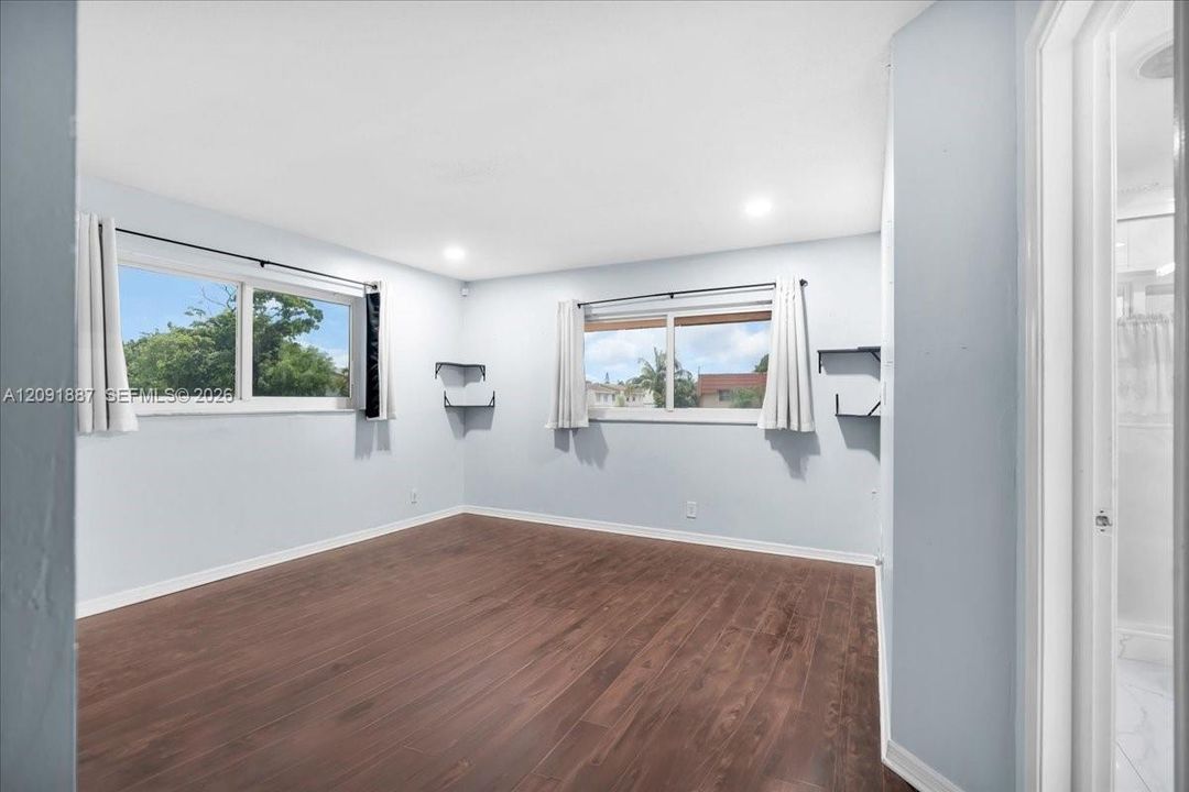 На продажу: $399,000 (4 спален, 2 ванн, 1620 Квадратных фут)