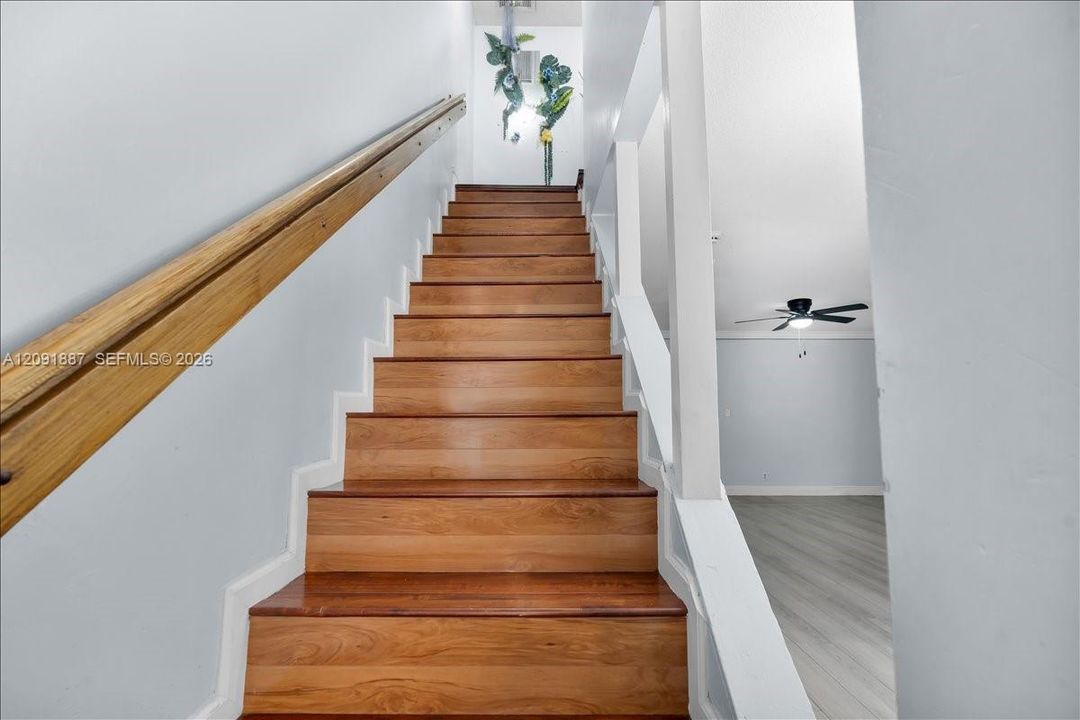 На продажу: $399,000 (4 спален, 2 ванн, 1620 Квадратных фут)