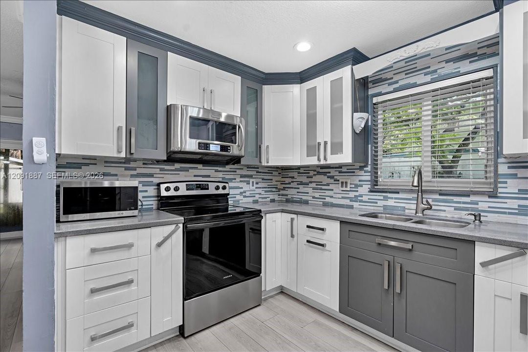 На продажу: $399,000 (4 спален, 2 ванн, 1620 Квадратных фут)
