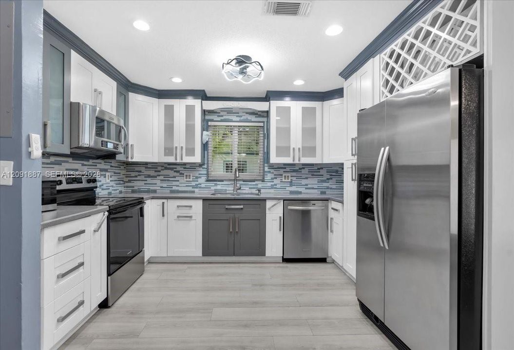 На продажу: $399,000 (4 спален, 2 ванн, 1620 Квадратных фут)