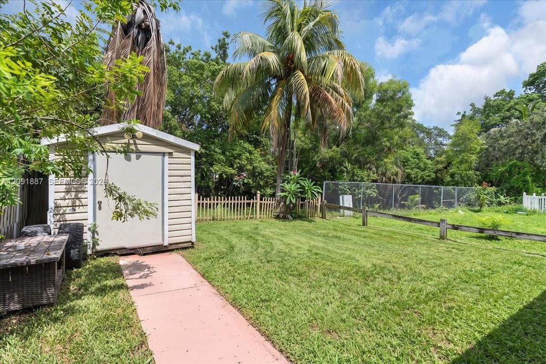 На продажу: $399,000 (4 спален, 2 ванн, 1620 Квадратных фут)