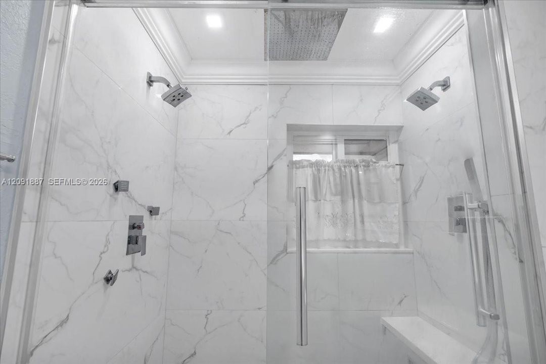 На продажу: $399,000 (4 спален, 2 ванн, 1620 Квадратных фут)