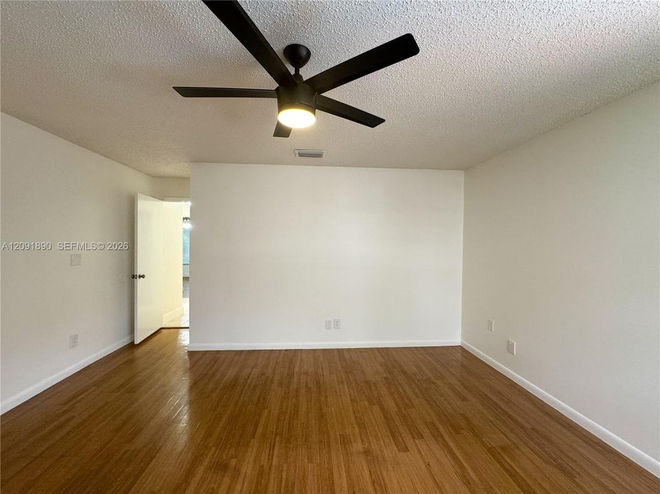 En Venta: $749,500 (3 camas, 2 baños, 2043 Pies cuadrados)