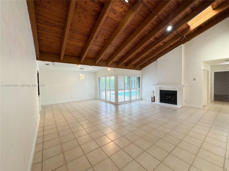En Venta: $749,500 (3 camas, 2 baños, 2043 Pies cuadrados)