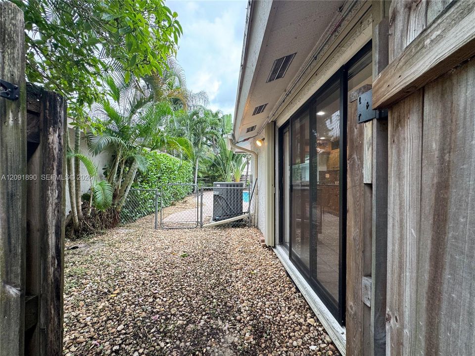 En Venta: $749,500 (3 camas, 2 baños, 2043 Pies cuadrados)