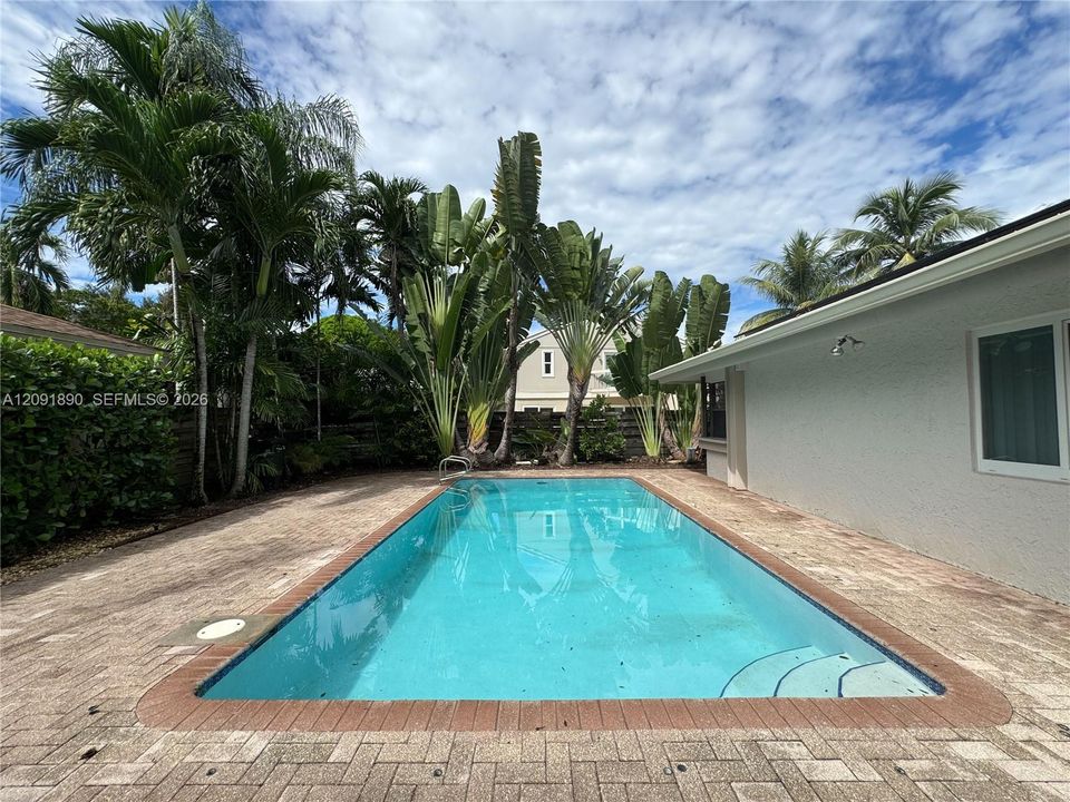 En Venta: $749,500 (3 camas, 2 baños, 2043 Pies cuadrados)