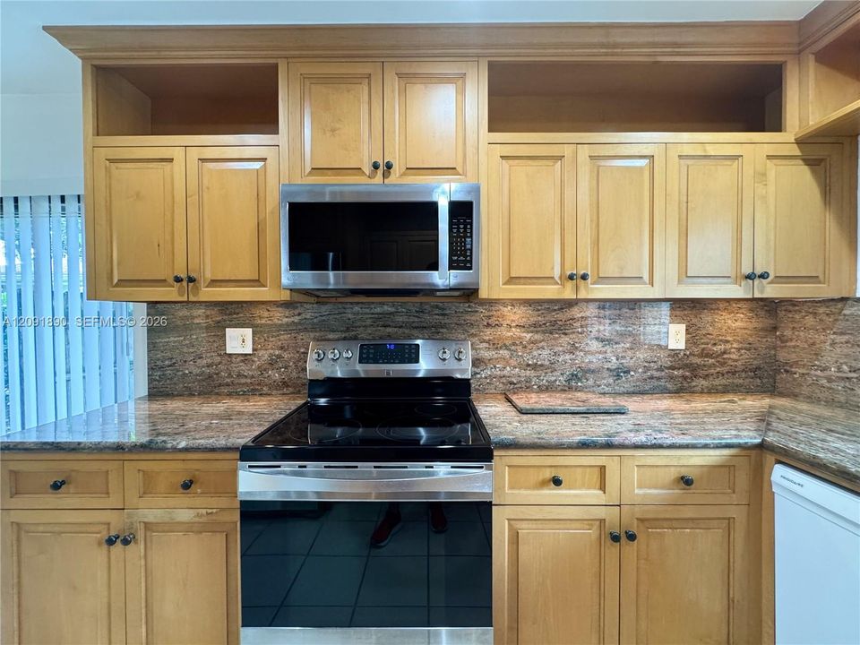 En Venta: $749,500 (3 camas, 2 baños, 2043 Pies cuadrados)