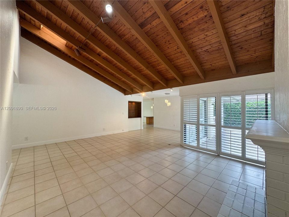 En Venta: $749,500 (3 camas, 2 baños, 2043 Pies cuadrados)