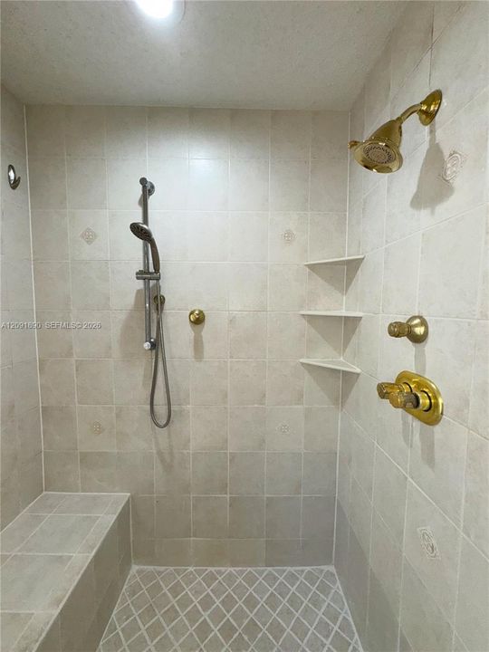 En Venta: $749,500 (3 camas, 2 baños, 2043 Pies cuadrados)
