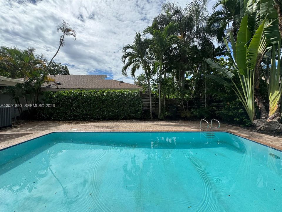 En Venta: $749,500 (3 camas, 2 baños, 2043 Pies cuadrados)