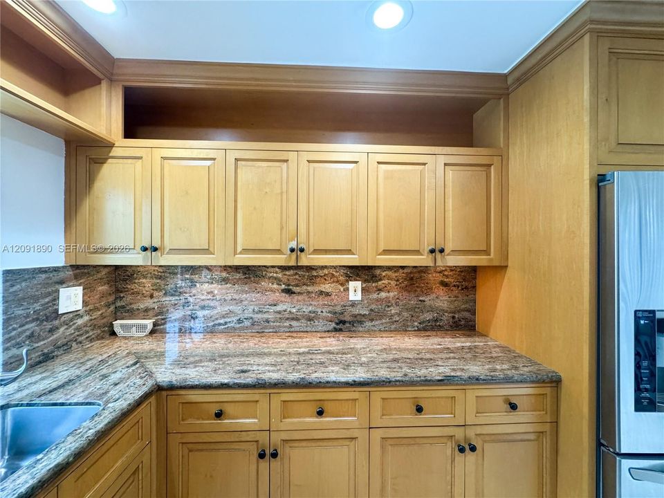 En Venta: $749,500 (3 camas, 2 baños, 2043 Pies cuadrados)
