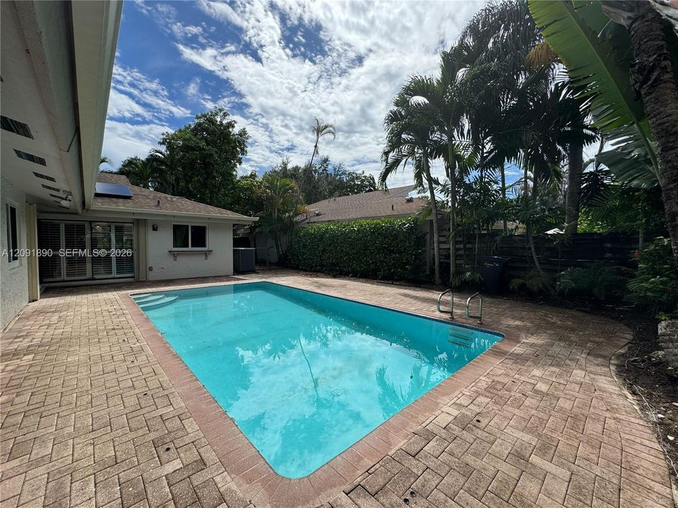 En Venta: $749,500 (3 camas, 2 baños, 2043 Pies cuadrados)
