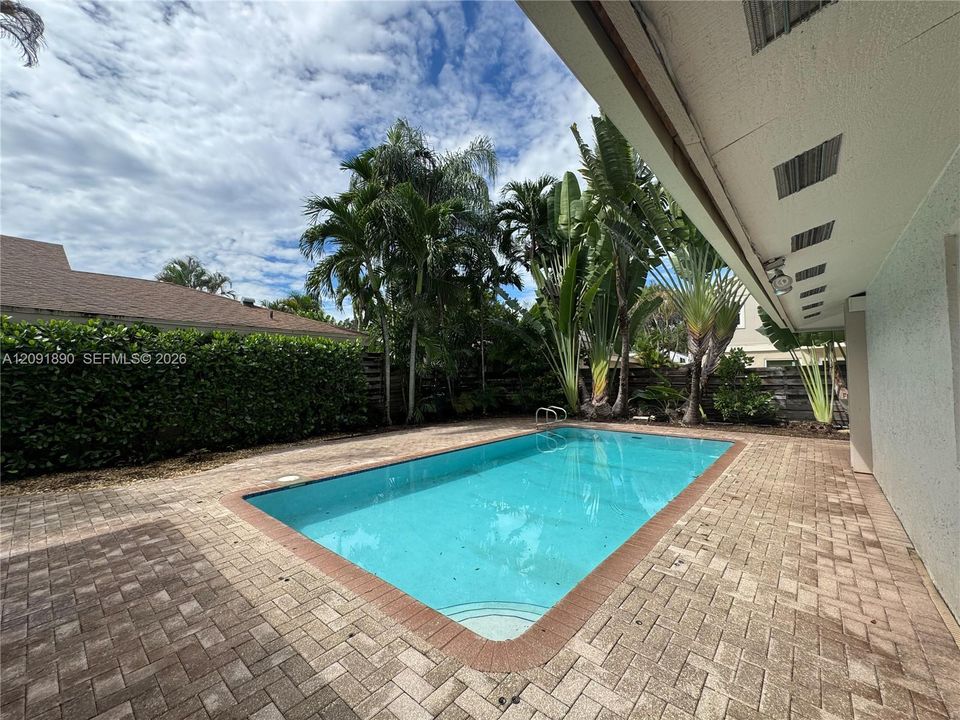 En Venta: $749,500 (3 camas, 2 baños, 2043 Pies cuadrados)