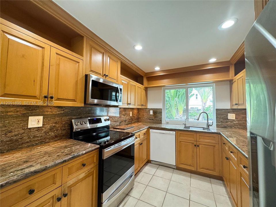En Venta: $749,500 (3 camas, 2 baños, 2043 Pies cuadrados)
