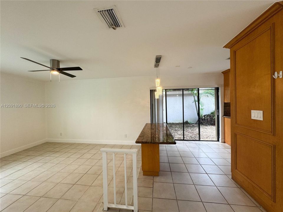 En Venta: $749,500 (3 camas, 2 baños, 2043 Pies cuadrados)