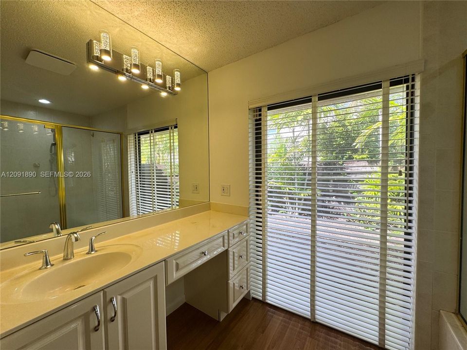 En Venta: $749,500 (3 camas, 2 baños, 2043 Pies cuadrados)