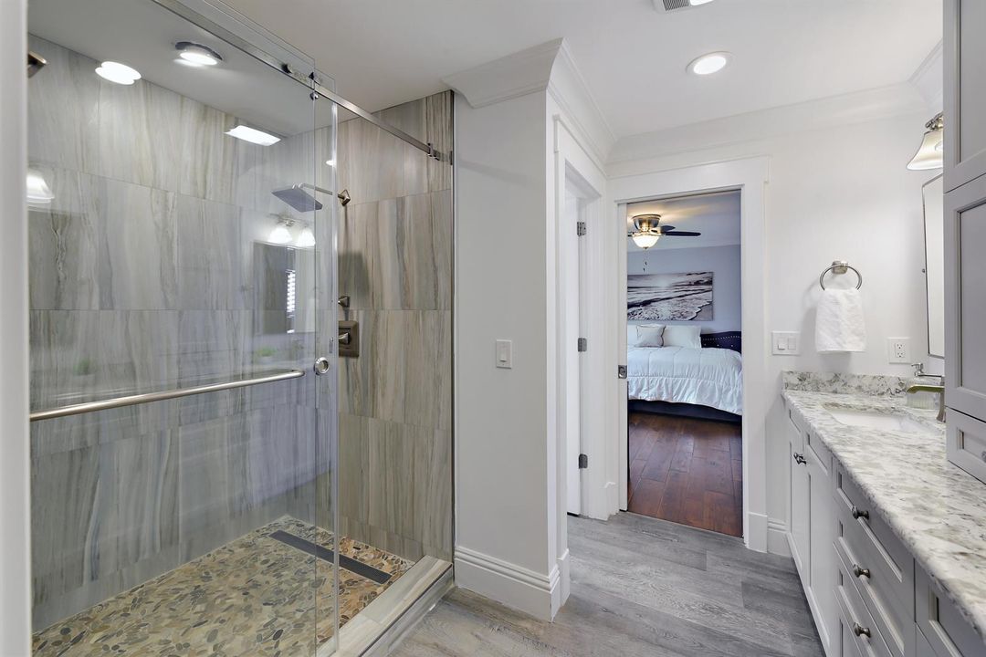 Full Bath 2