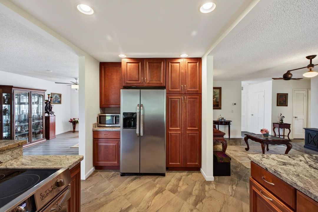 2156 SE Harlow St-013