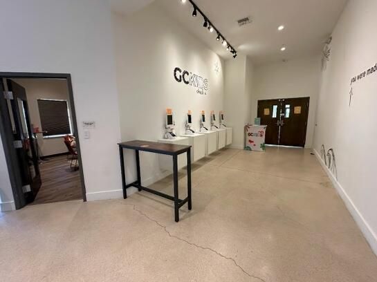 INTERIOR HALLWAY