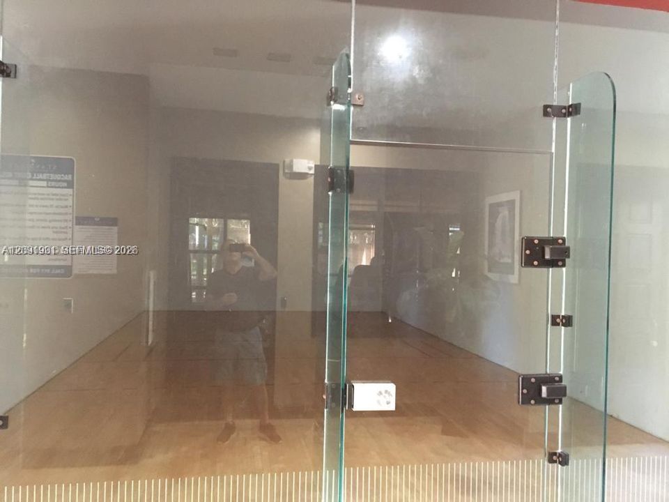 Activo con contrato: $2,250 (2 camas, 2 baños, 983 Pies cuadrados)