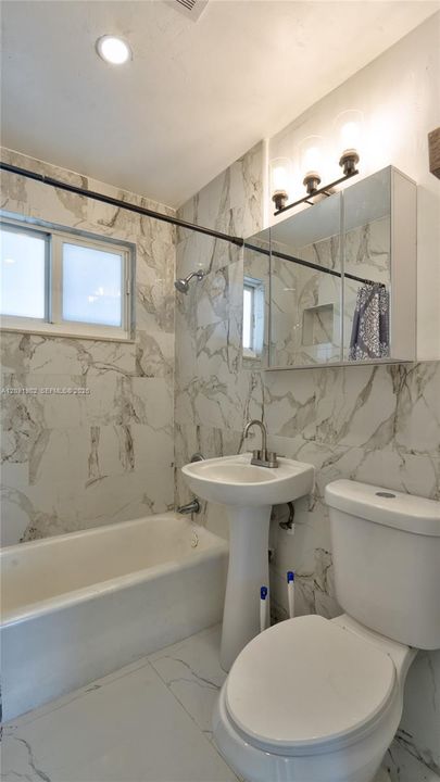 En Venta: $469,900 (4 camas, 2 baños, 1460 Pies cuadrados)