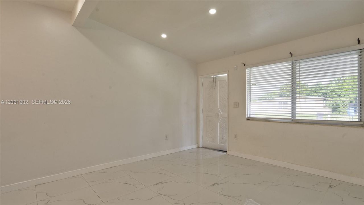 En Venta: $469,900 (4 camas, 2 baños, 1460 Pies cuadrados)