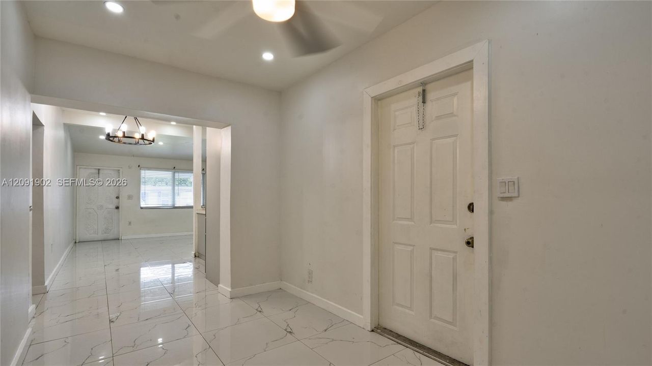En Venta: $469,900 (4 camas, 2 baños, 1460 Pies cuadrados)