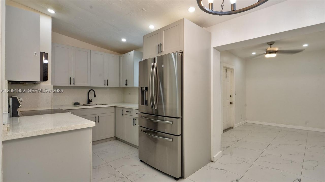 En Venta: $469,900 (4 camas, 2 baños, 1460 Pies cuadrados)