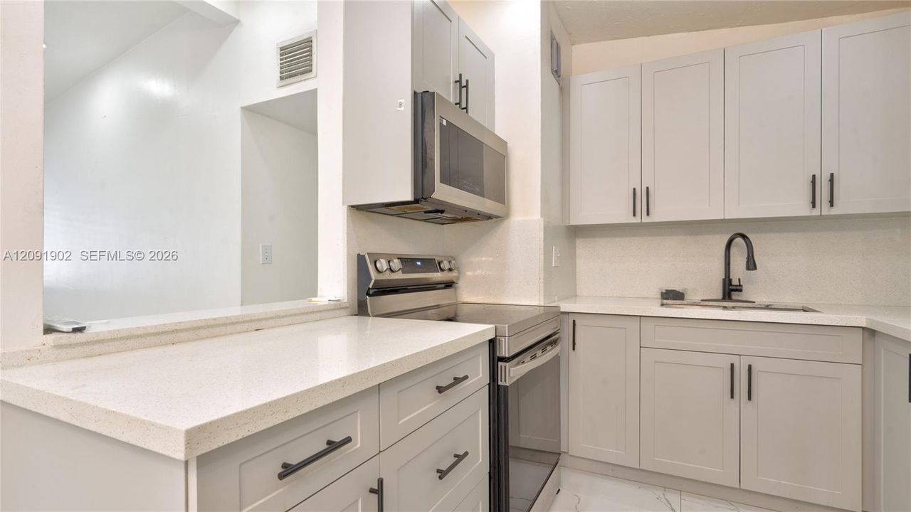 En Venta: $469,900 (4 camas, 2 baños, 1460 Pies cuadrados)