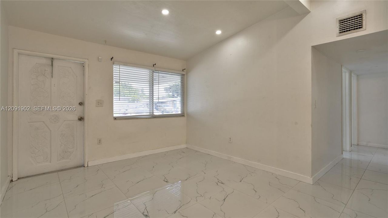 En Venta: $469,900 (4 camas, 2 baños, 1460 Pies cuadrados)