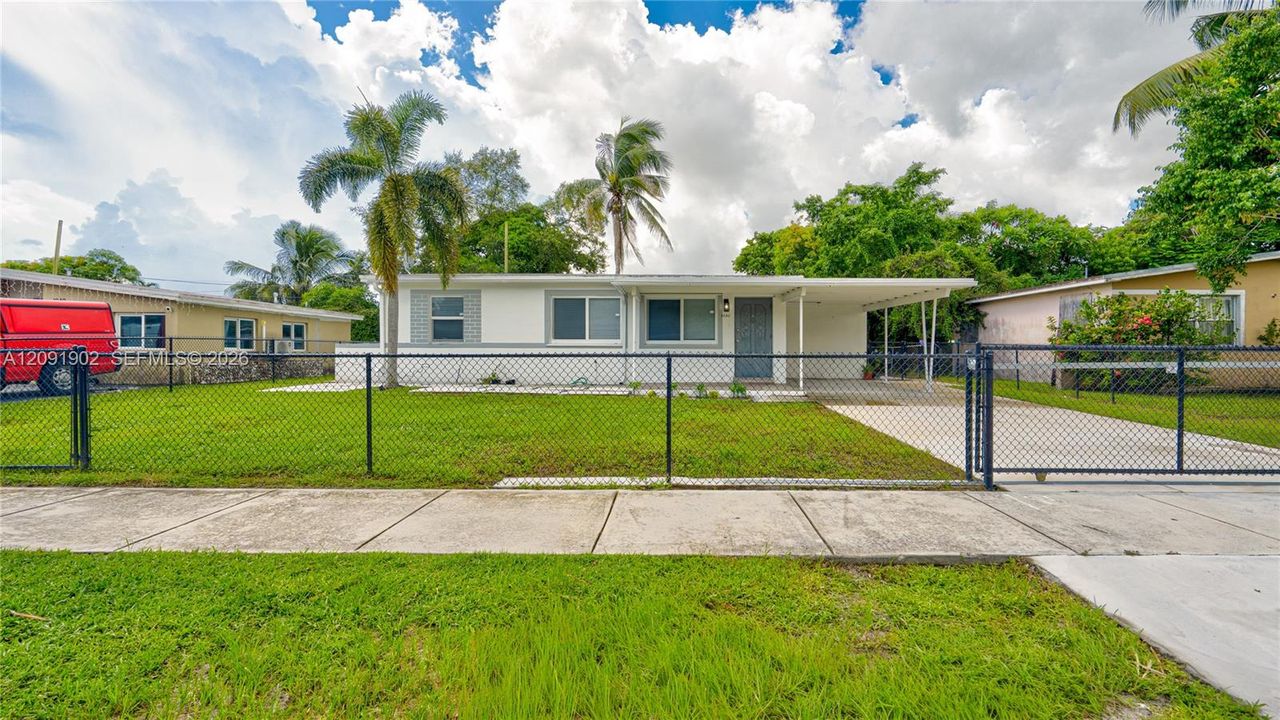 En Venta: $469,900 (4 camas, 2 baños, 1460 Pies cuadrados)