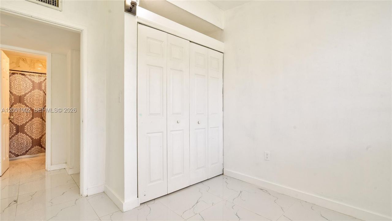 En Venta: $469,900 (4 camas, 2 baños, 1460 Pies cuadrados)