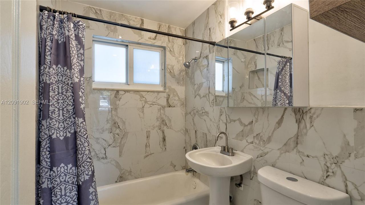 En Venta: $469,900 (4 camas, 2 baños, 1460 Pies cuadrados)