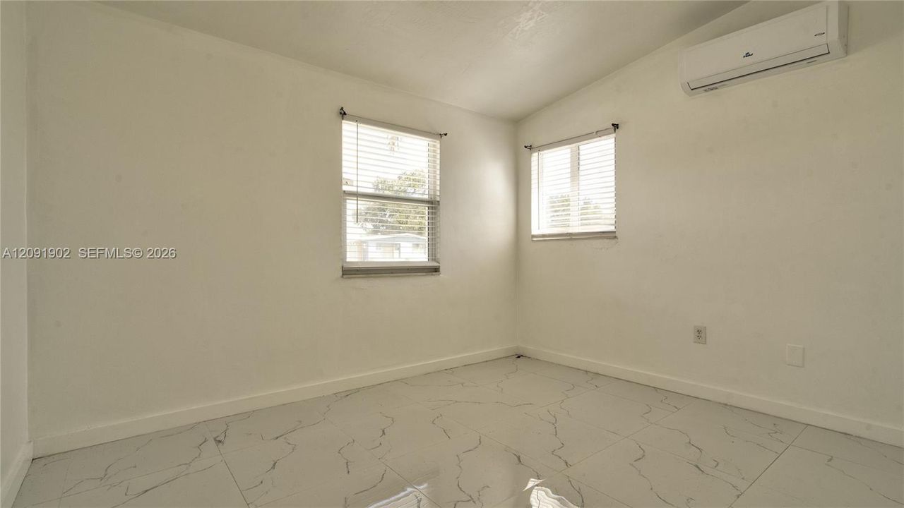 En Venta: $469,900 (4 camas, 2 baños, 1460 Pies cuadrados)