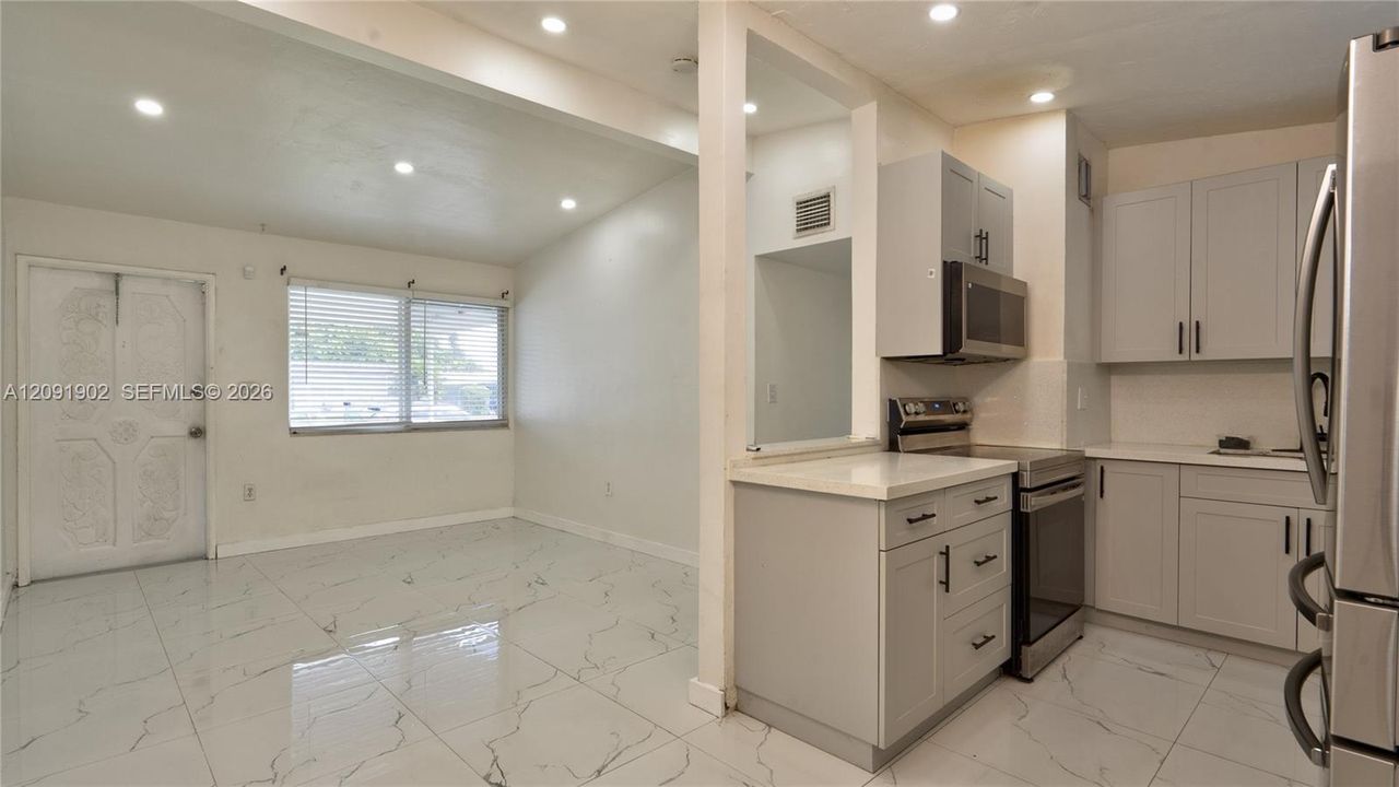 En Venta: $469,900 (4 camas, 2 baños, 1460 Pies cuadrados)