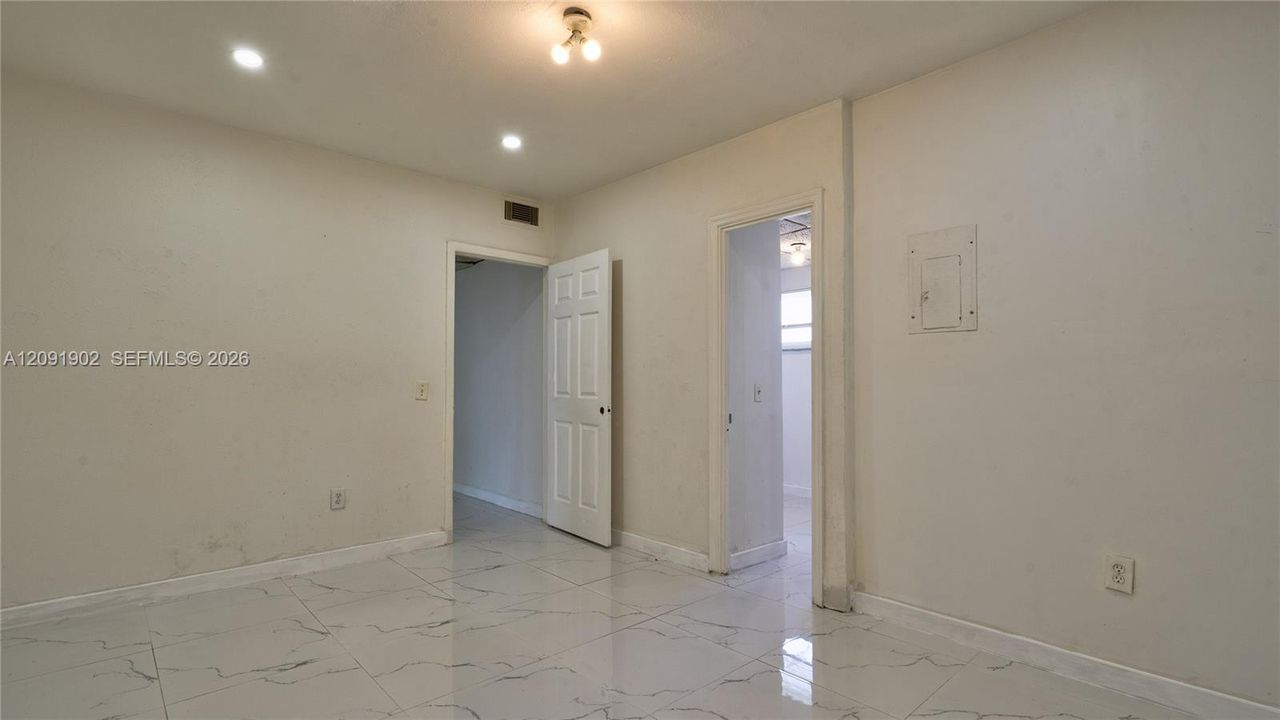 En Venta: $469,900 (4 camas, 2 baños, 1460 Pies cuadrados)