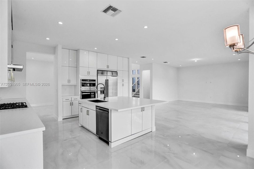 For Rent: $15,000 (5 beds, 7 baths, 4568 Square Feet)