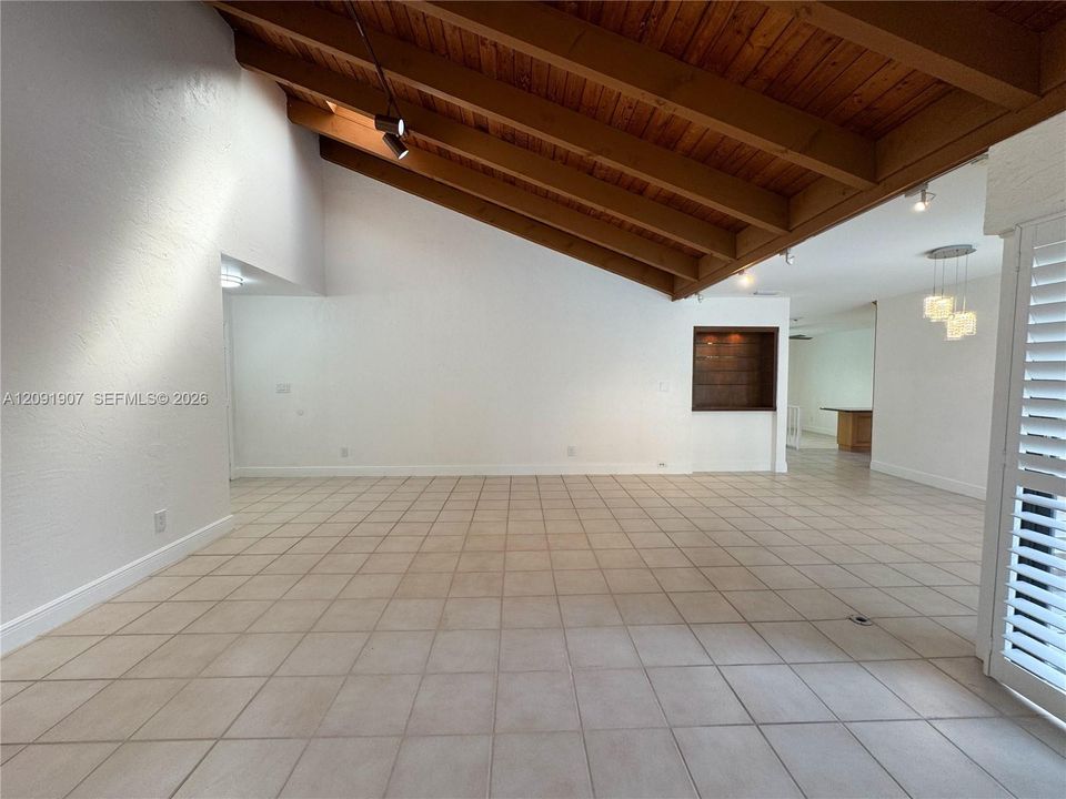 В аренду: $5,950 (3 спален, 2 ванн, 2043 Квадратных фут)