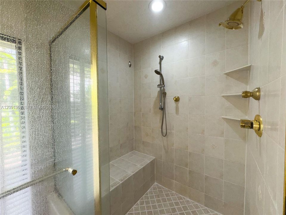В аренду: $5,950 (3 спален, 2 ванн, 2043 Квадратных фут)