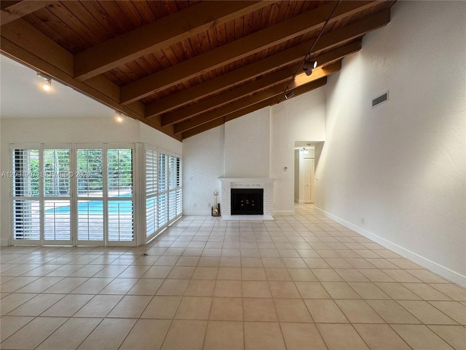 В аренду: $5,950 (3 спален, 2 ванн, 2043 Квадратных фут)