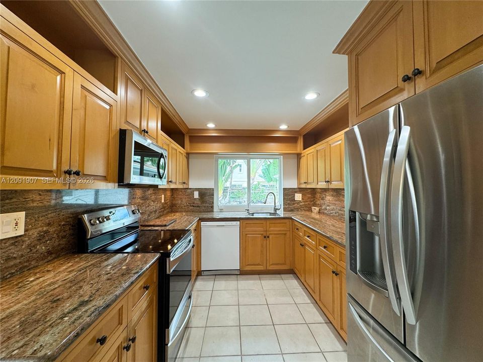 В аренду: $5,950 (3 спален, 2 ванн, 2043 Квадратных фут)