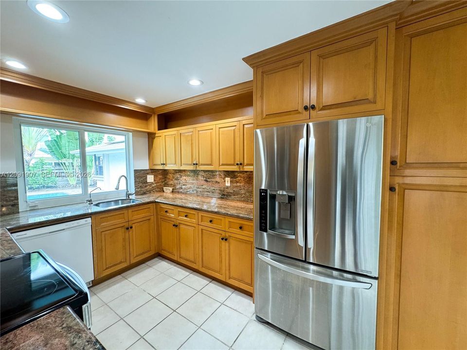 В аренду: $5,950 (3 спален, 2 ванн, 2043 Квадратных фут)