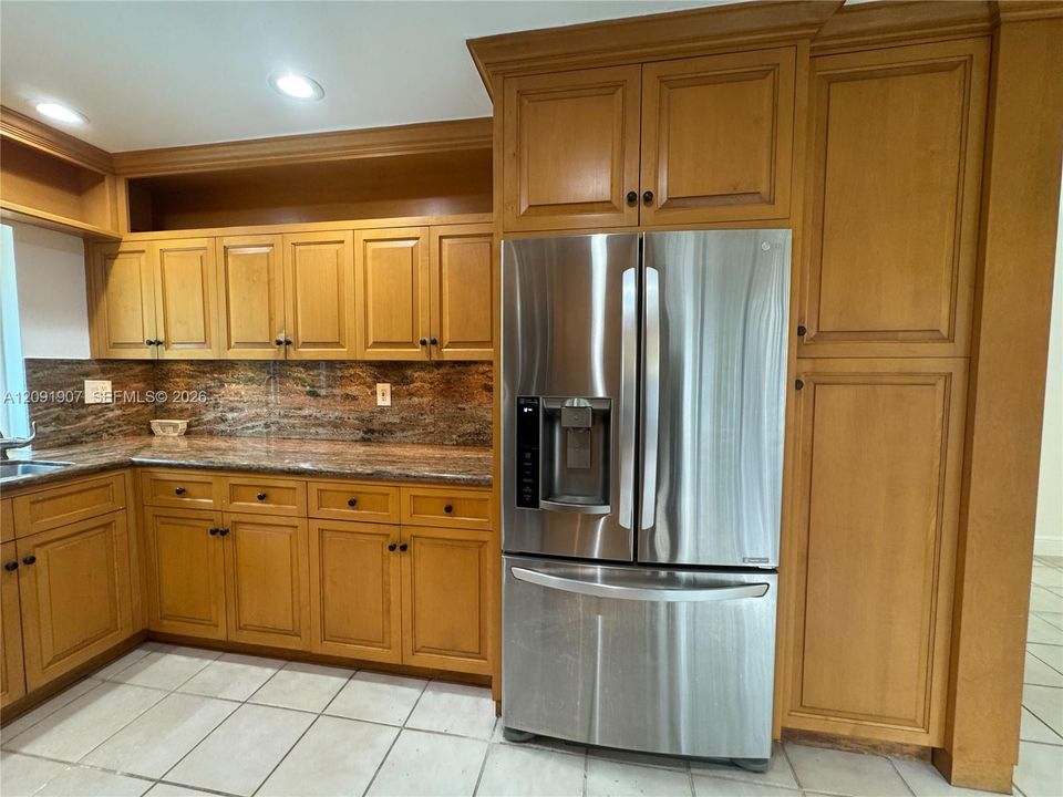 В аренду: $5,950 (3 спален, 2 ванн, 2043 Квадратных фут)
